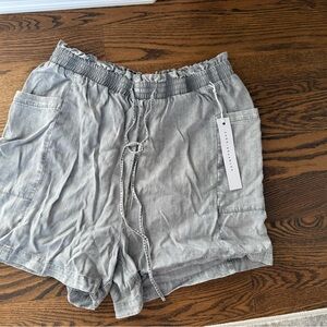 Jane + Delancey Lightweight Gray Shorts – Size M (New with Tags)